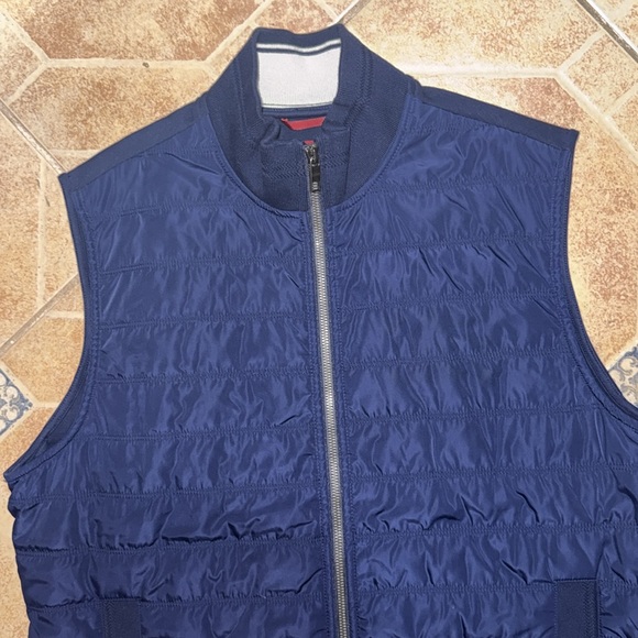 UNTUCKit Quilted Vest jacket - Picture 2 of 5